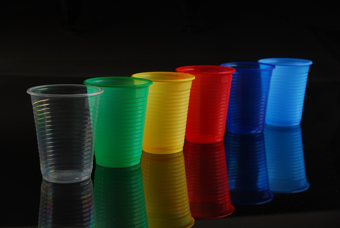 Пластиковые стаканы – идеальный спутник для Ваших напитков!